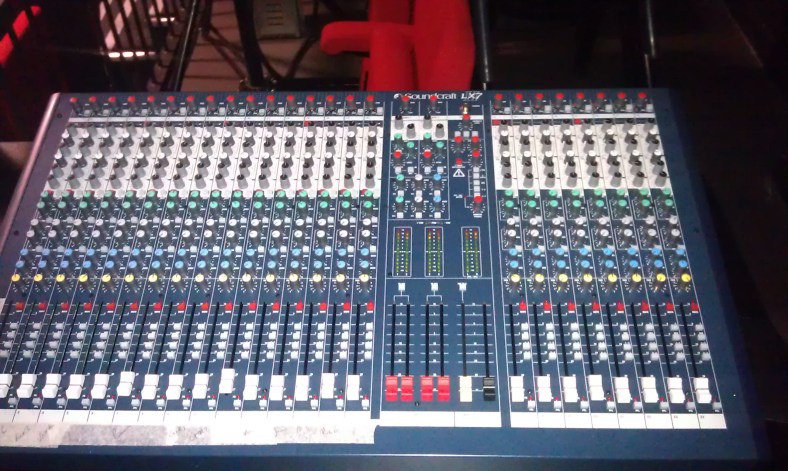 Soundcraft LX7 2